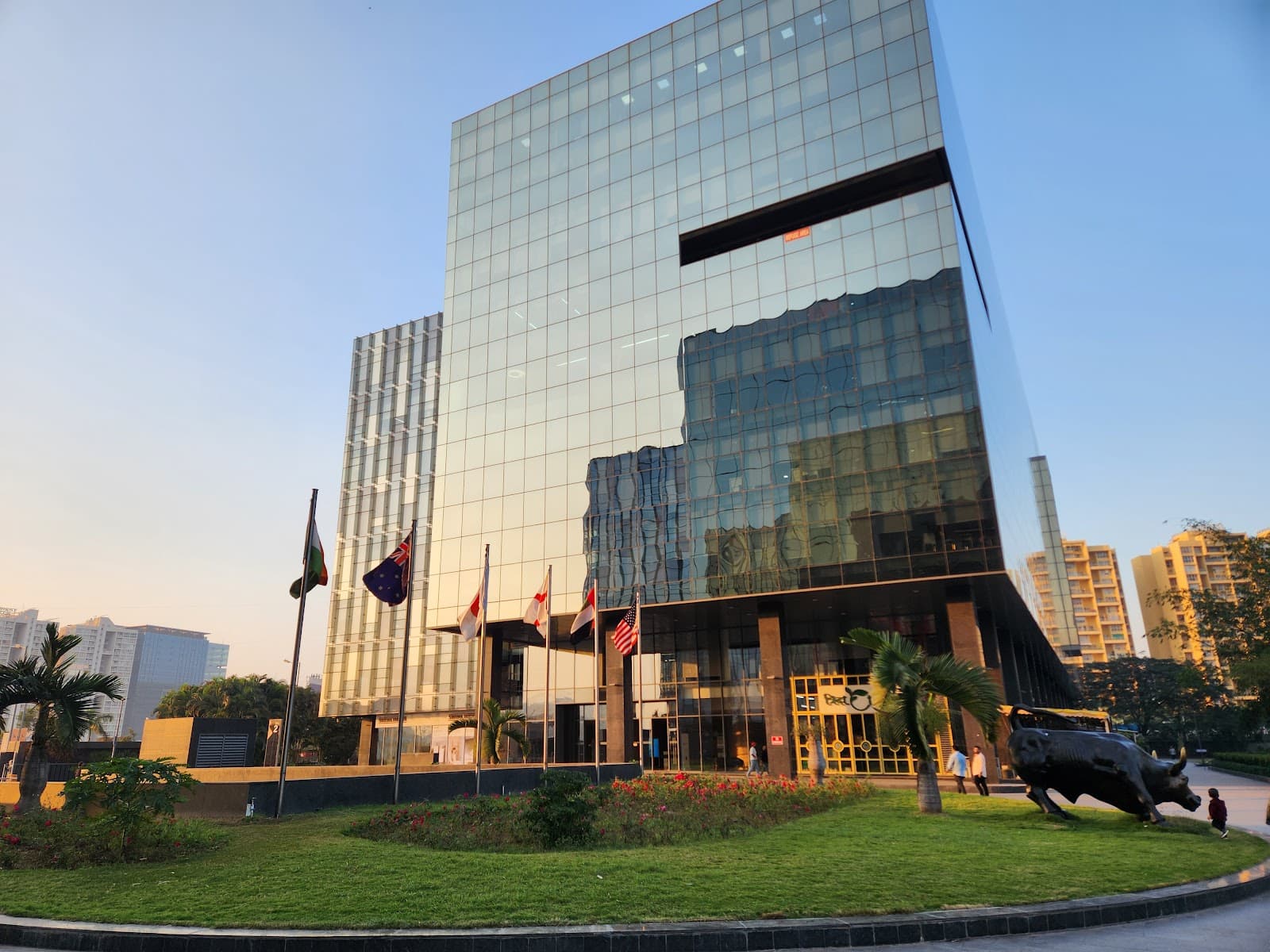 table-space-world-trade-center-pune-3.jpg