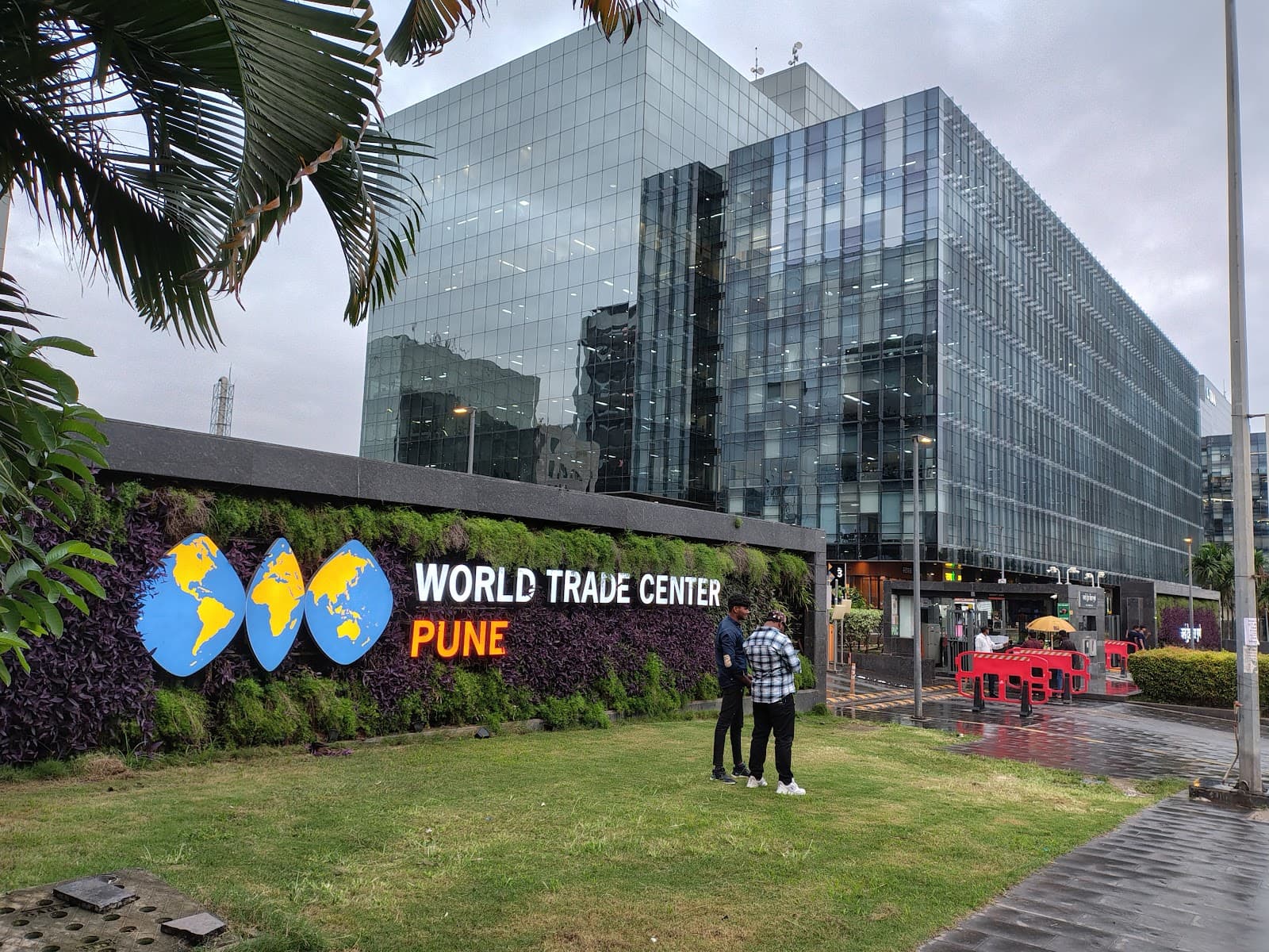 table-space-world-trade-center-pune-5.jpg