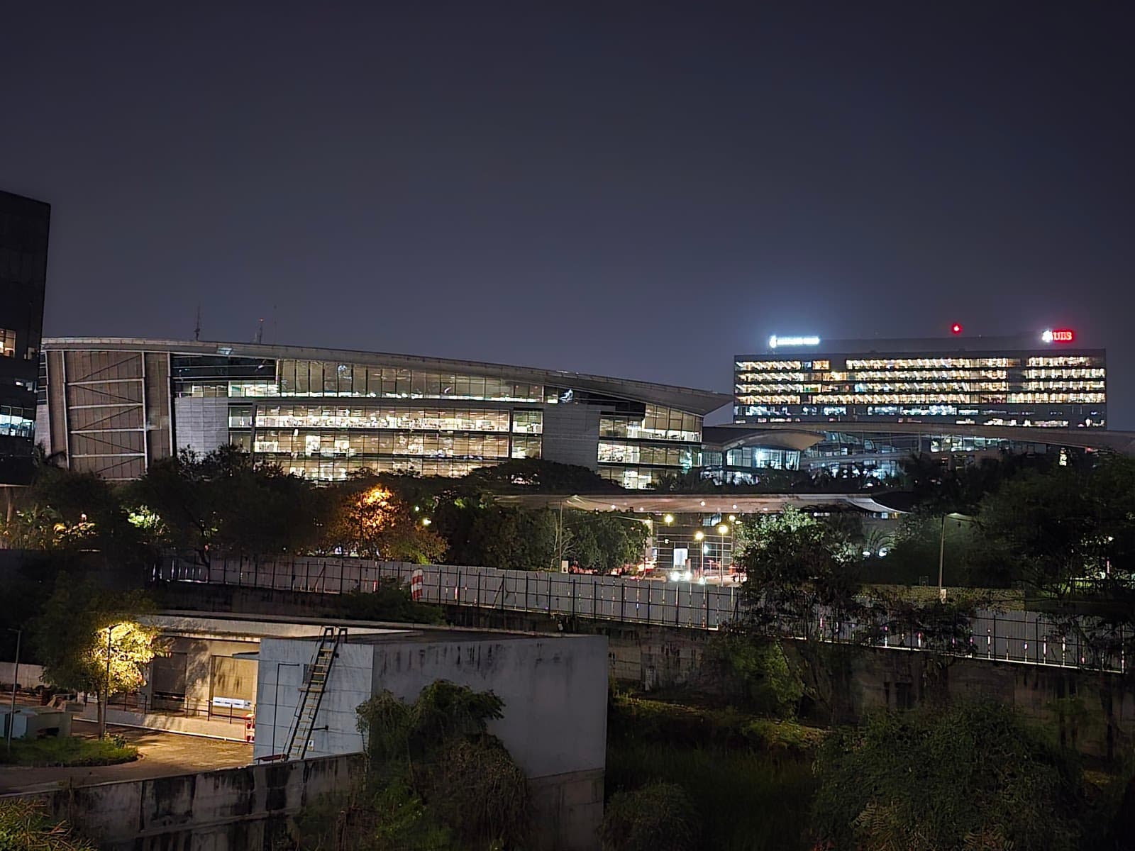 table-space-world-trade-center-pune-8.jpg