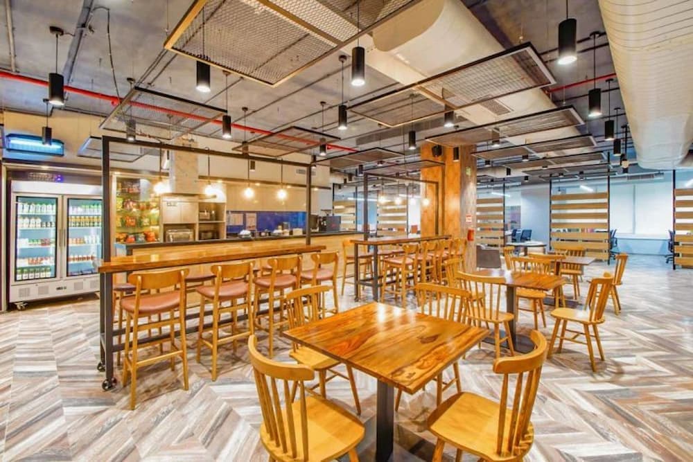 Media image-coworking-unitech-cyber-park-1-3-5DRarrSo.jpg