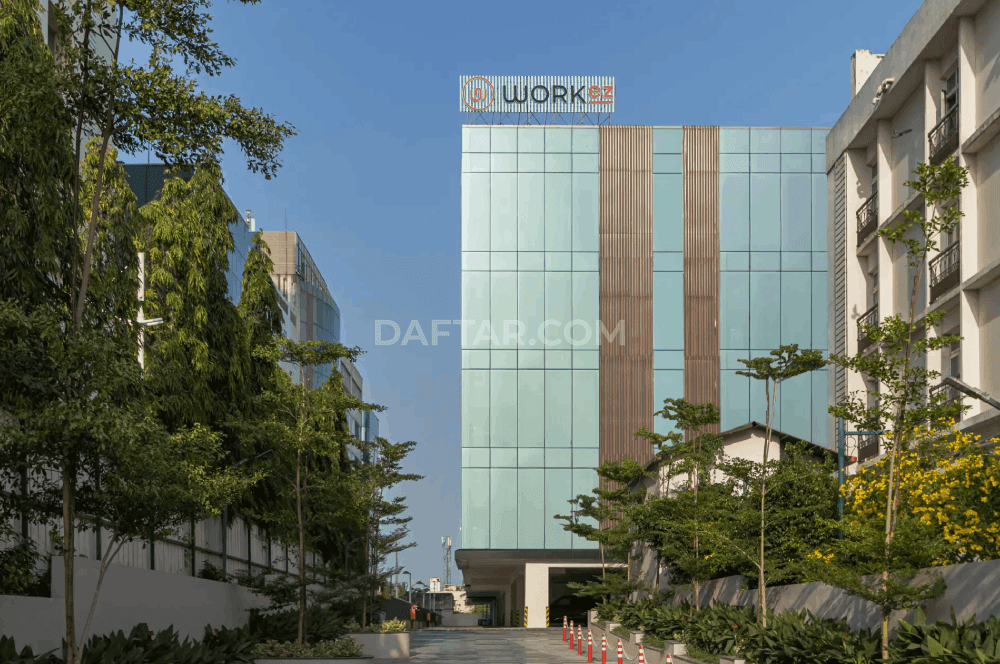 Media image-urban-square-1-QNwzdsWs.png
