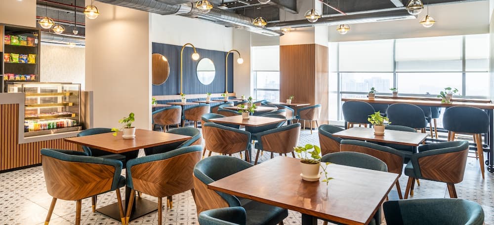 Media image-coworking-signature-tower-3-1-6-6uknLzJZ.jpg