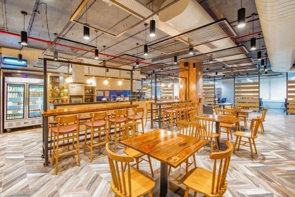 Media image-coworking-unitech-cyber-park-1-3-5DRarrSo.jpg