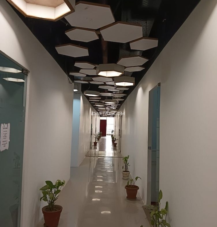 ST Sqaure Corridor